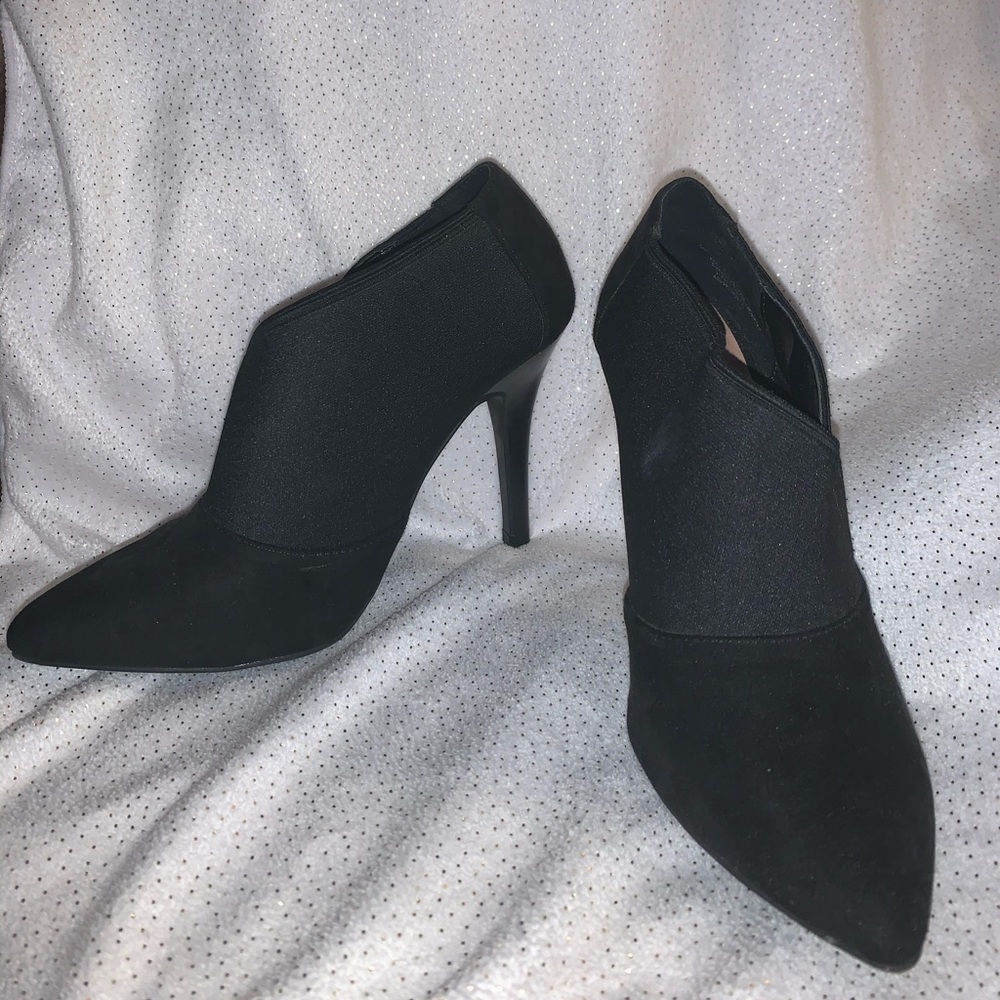 Vera Wang size 6 stiletto bootie